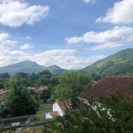 Maison D'Hotes Larraldia Uhart-Cize Екстер'єр фото