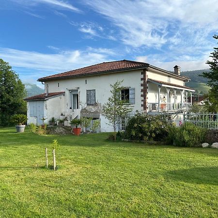 Maison D'Hotes Larraldia Uhart-Cize Екстер'єр фото