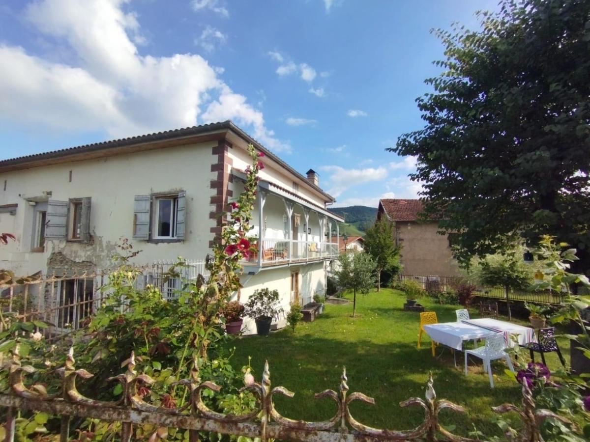 Maison D'Hotes Larraldia Uhart-Cize Екстер'єр фото